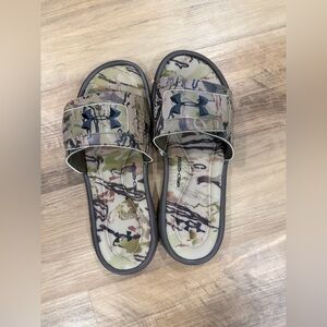 Men’s Under Armour Olive Green Camo Slides Size 11